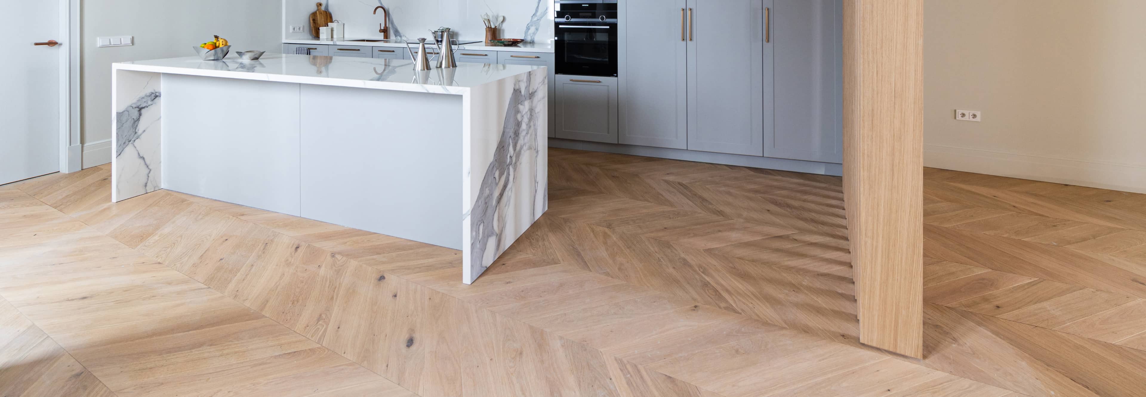 Suelos de madera natural con espíritu artesanal