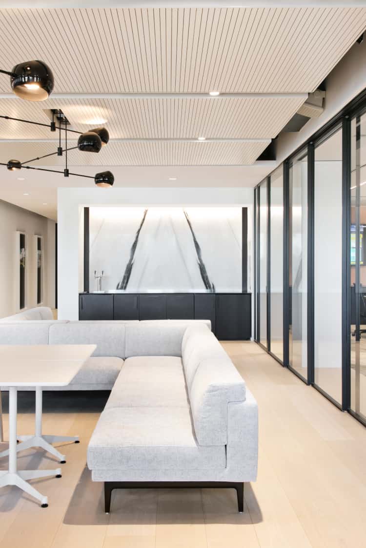 Elegancia y funcionalidad en la sede de Buccini/Pollin Group